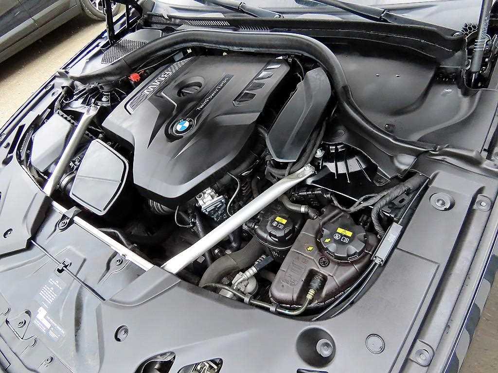 BMW 5-Series — photo 19