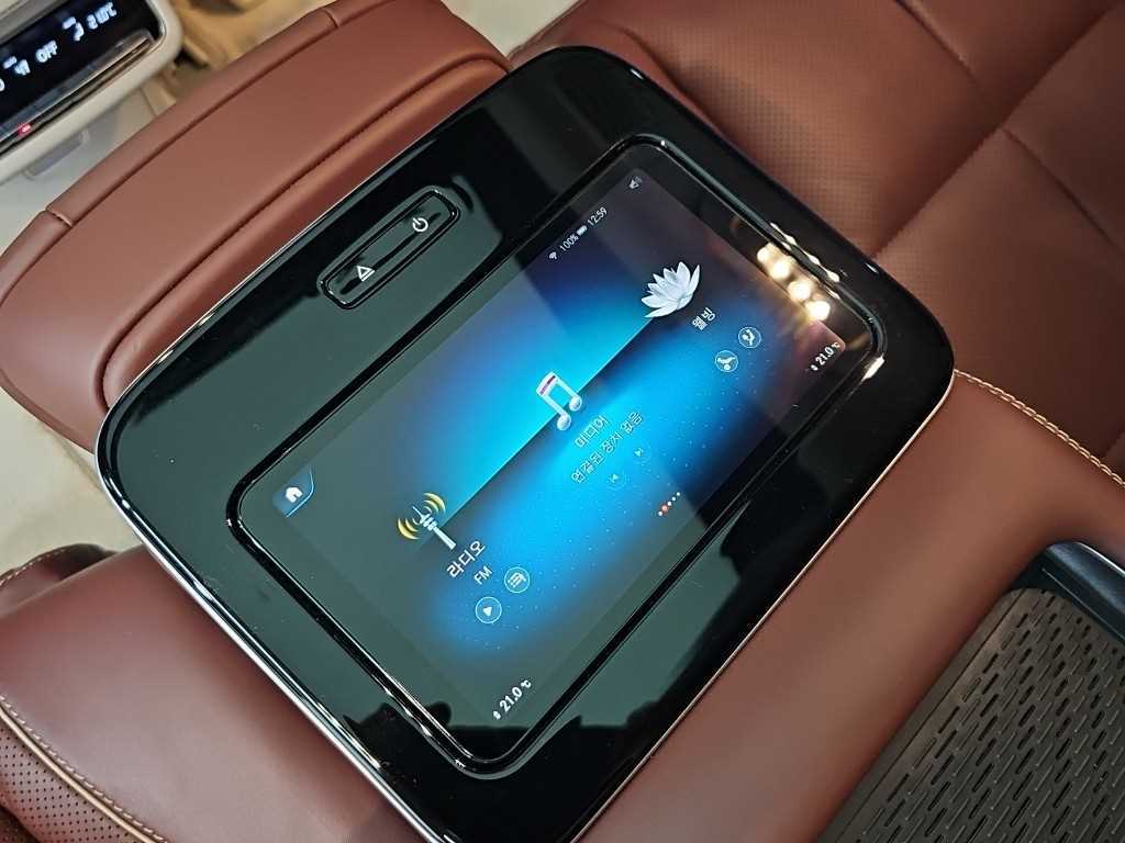 Mercedes-Benz GLS-Class — photo 15