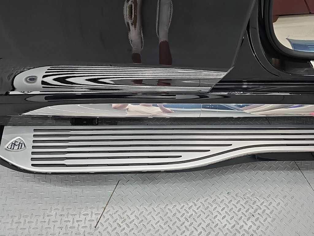 Mercedes-Benz GLS-Class — photo 16
