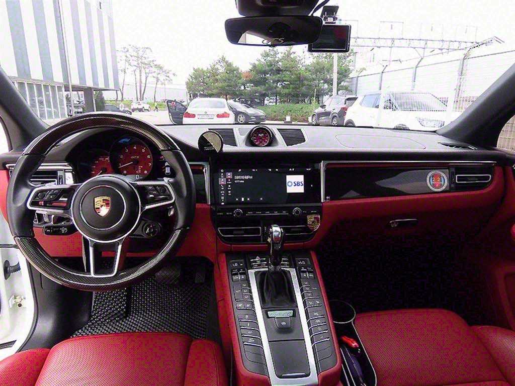Porsche Macan — photo 07