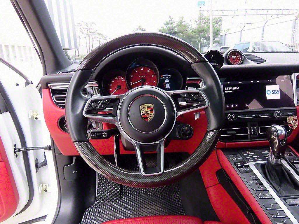 Porsche Macan — photo 08