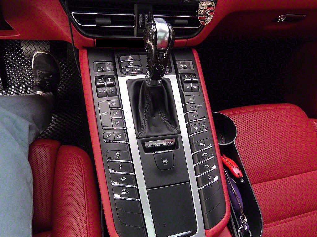 Porsche Macan — photo 11