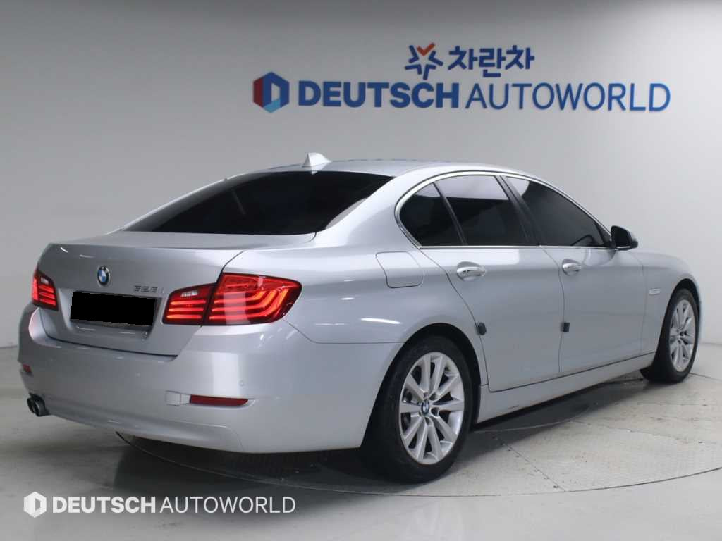BMW 5-Series — photo 02