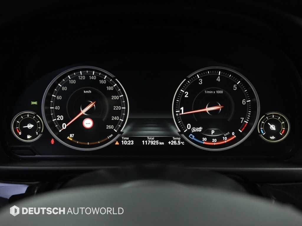 BMW 5-Series — photo 08