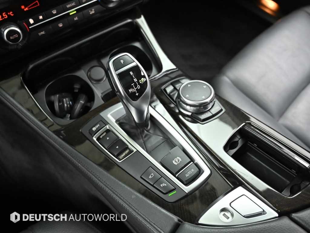 BMW 5-Series — photo 09
