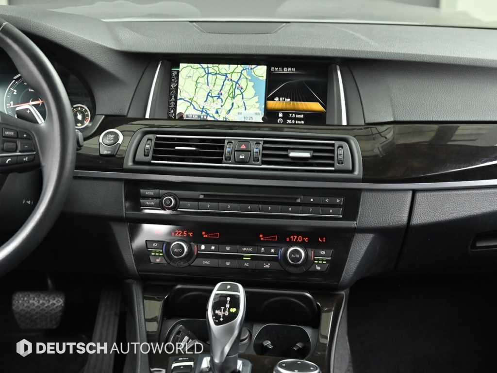 BMW 5-Series — photo 14