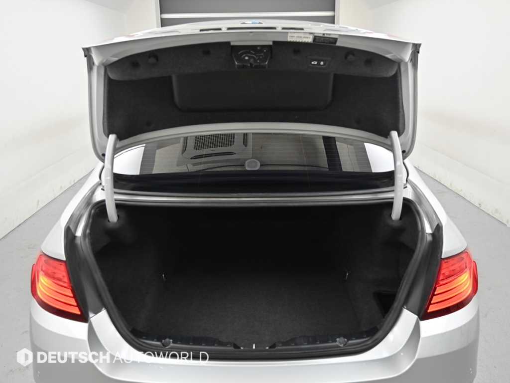BMW 5-Series — photo 19