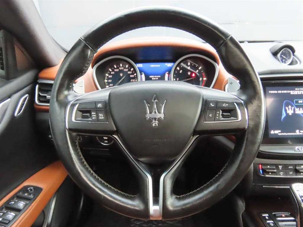 Maserati Ghibli — photo 11