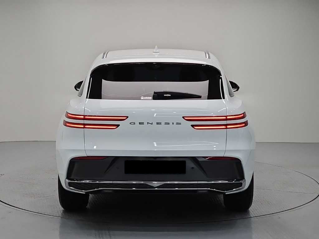Genesis GV70 — photo 03