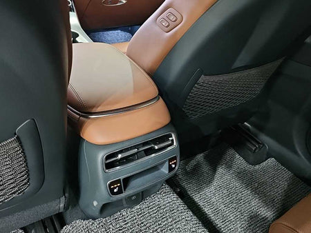 Genesis GV70 — photo 13