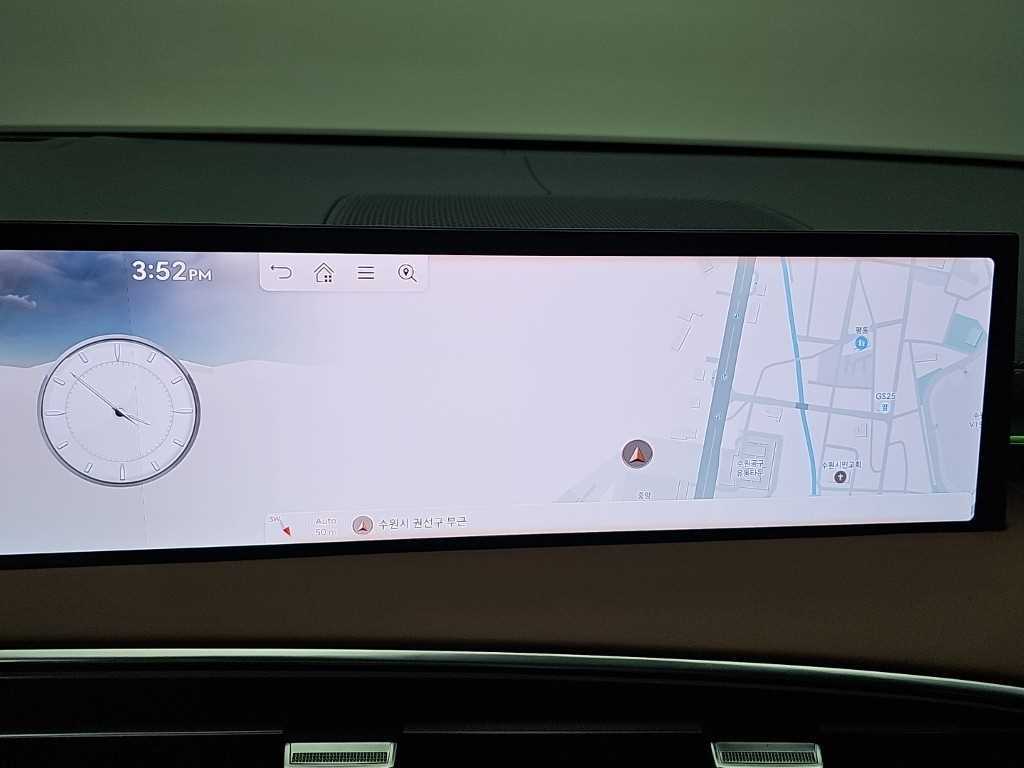 Genesis GV70 — photo 14