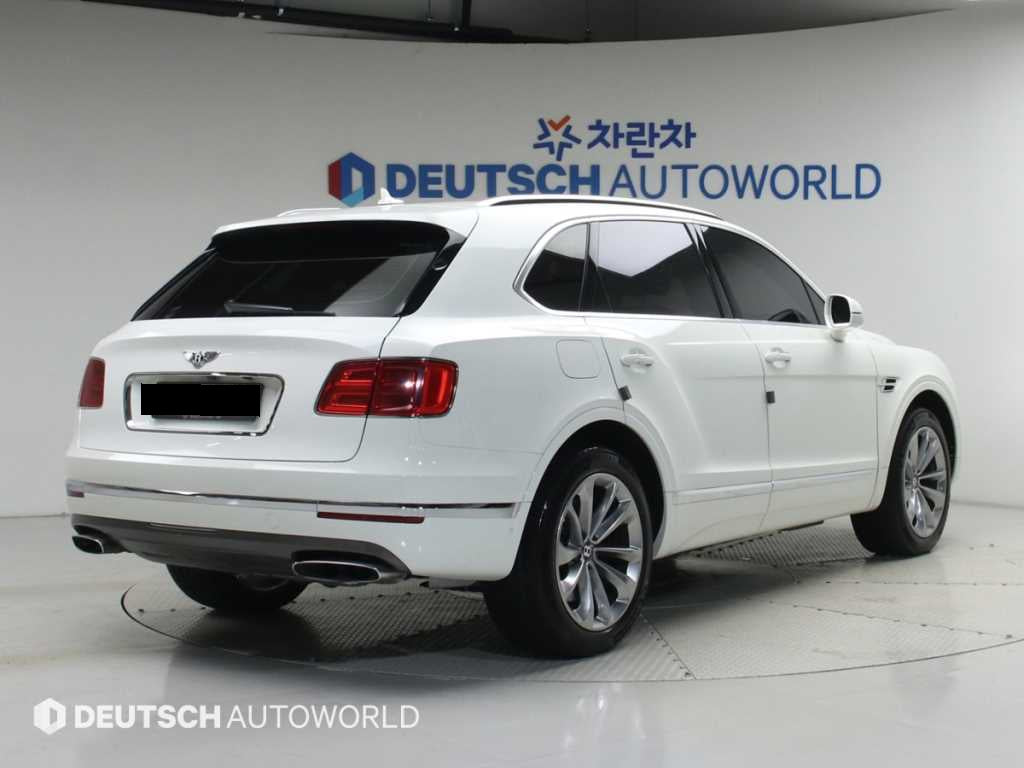 Bentley Bentayga — photo 02