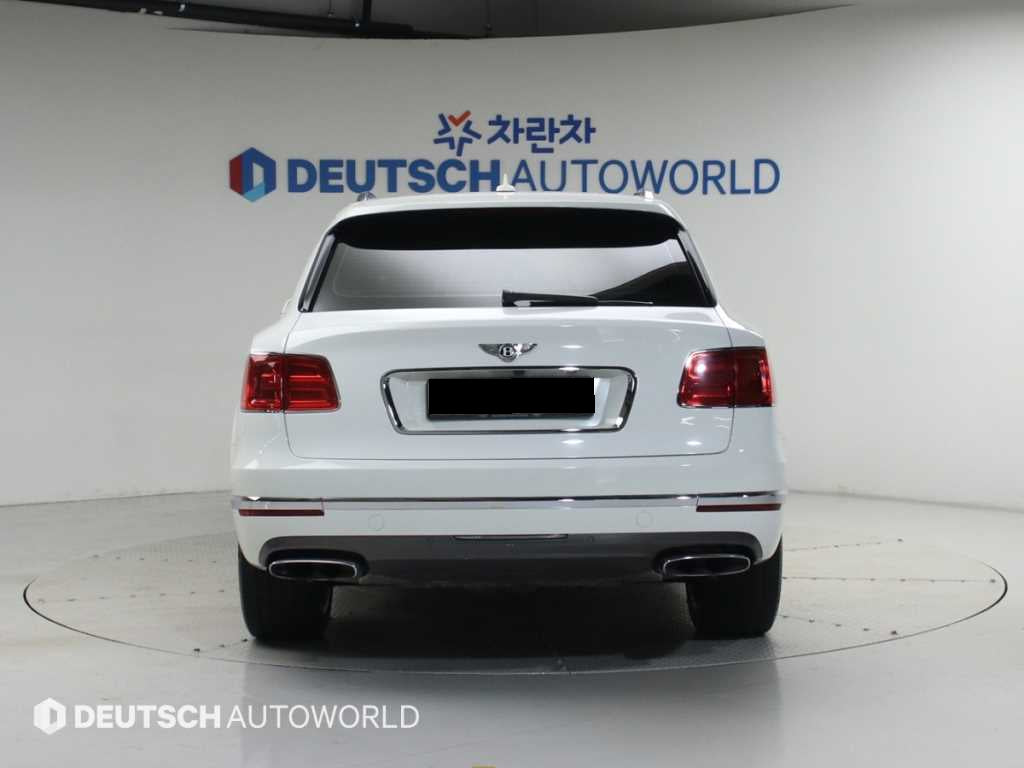 Bentley Bentayga — photo 04