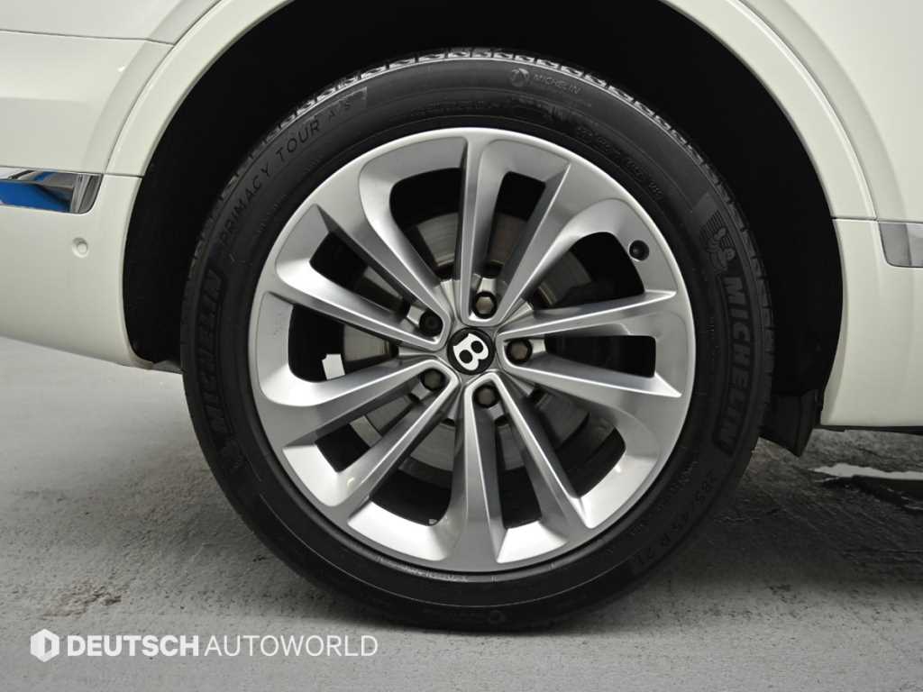 Bentley Bentayga — photo 05