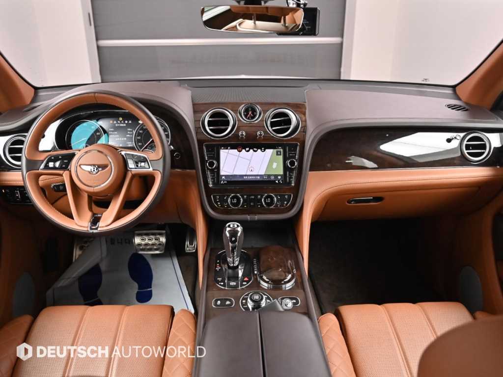 Bentley Bentayga — photo 07