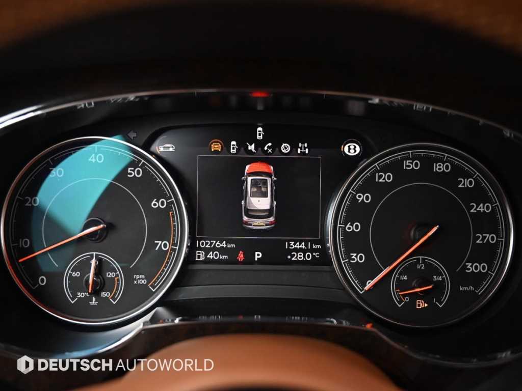 Bentley Bentayga — photo 08
