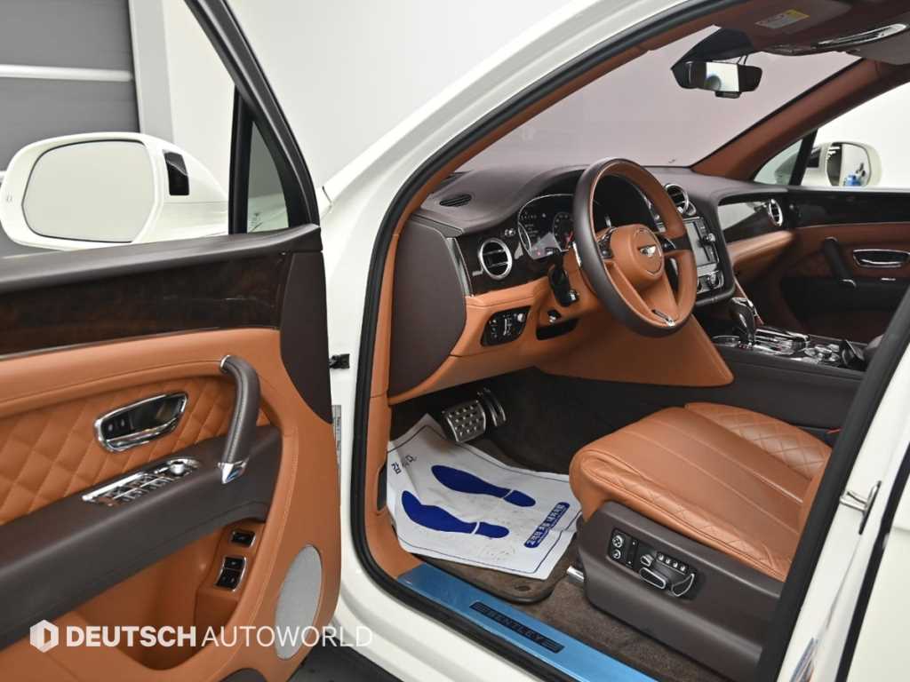 Bentley Bentayga — photo 11