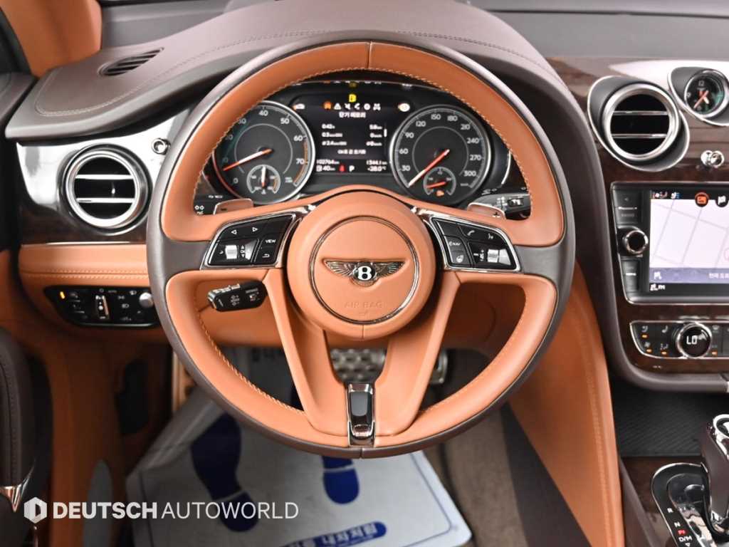 Bentley Bentayga — photo 13