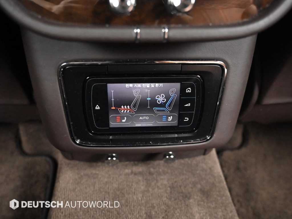 Bentley Bentayga — photo 16