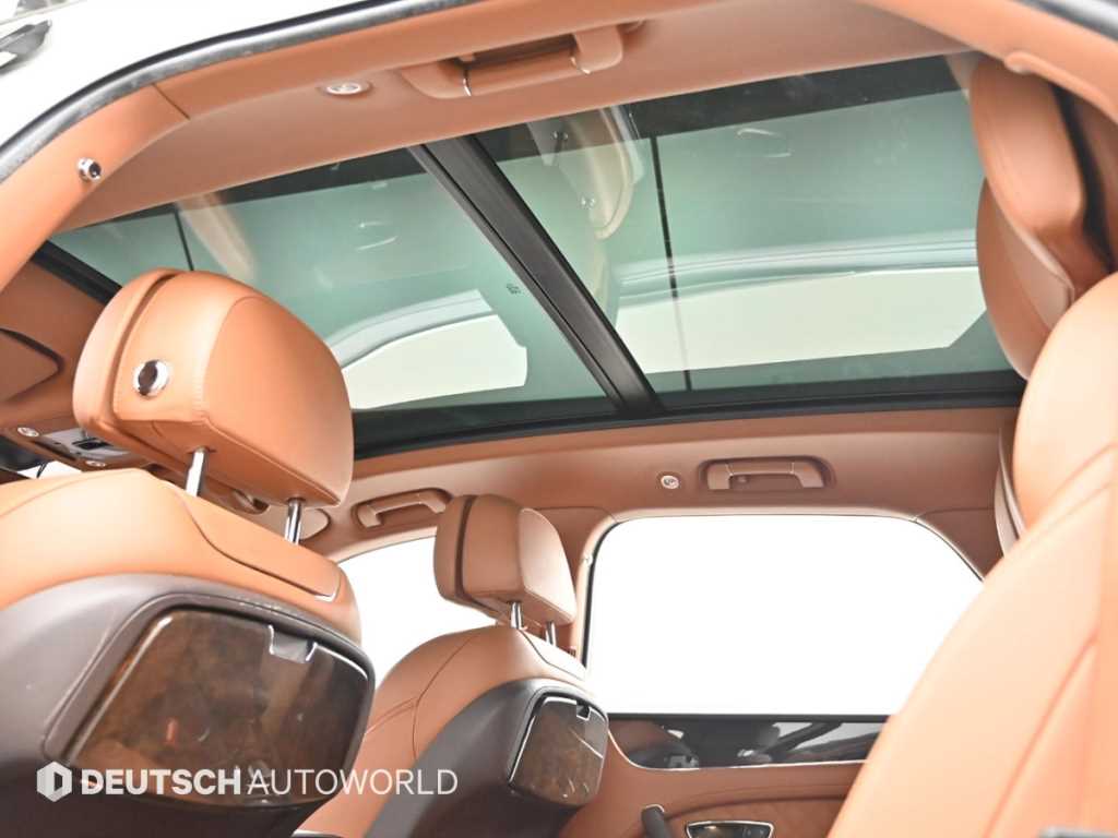 Bentley Bentayga — photo 19