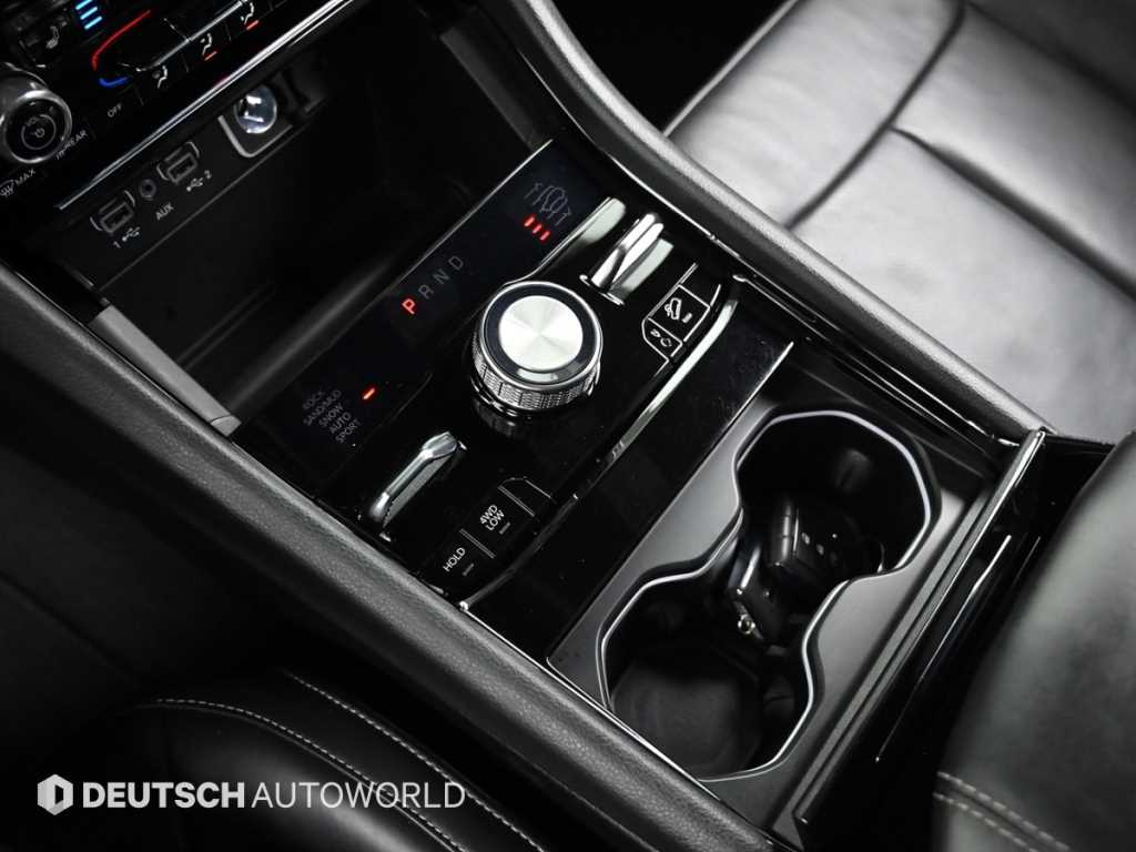 Jeep Cherokee — photo 09
