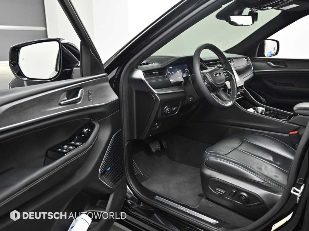 Jeep Cherokee — photo 11