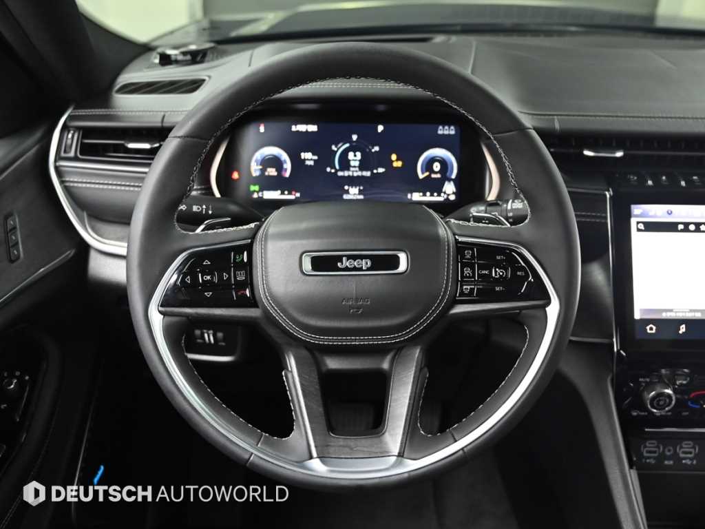 Jeep Cherokee — photo 13