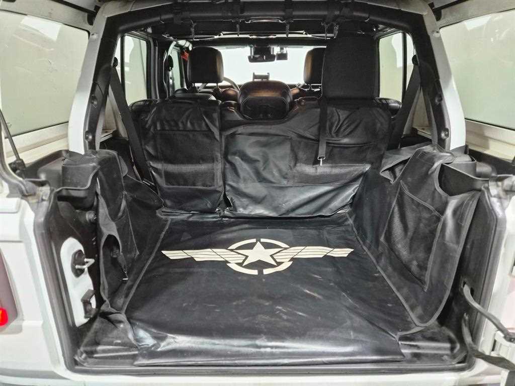 Jeep Wrangler — photo 06