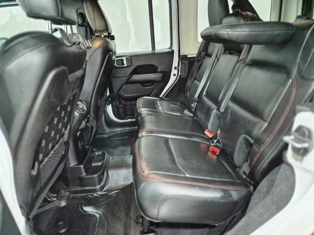 Jeep Wrangler — photo 08