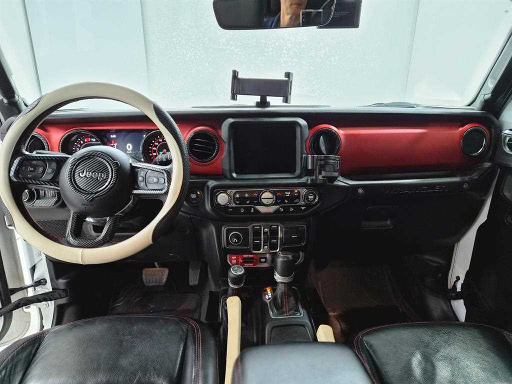 Jeep Wrangler — photo 09