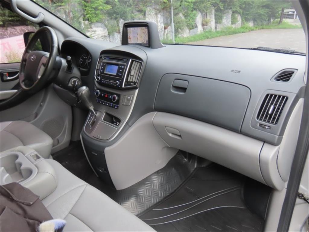 Hyundai Starex — photo 16