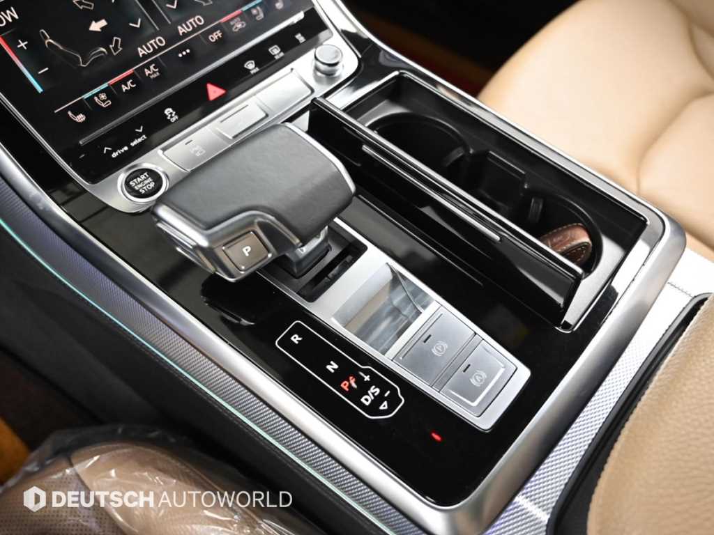 Audi Q8 — photo 09