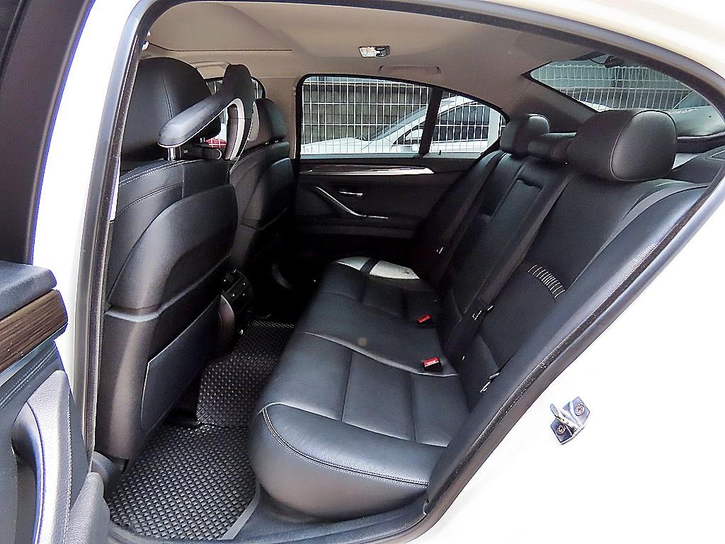 BMW 5-Series — photo 06