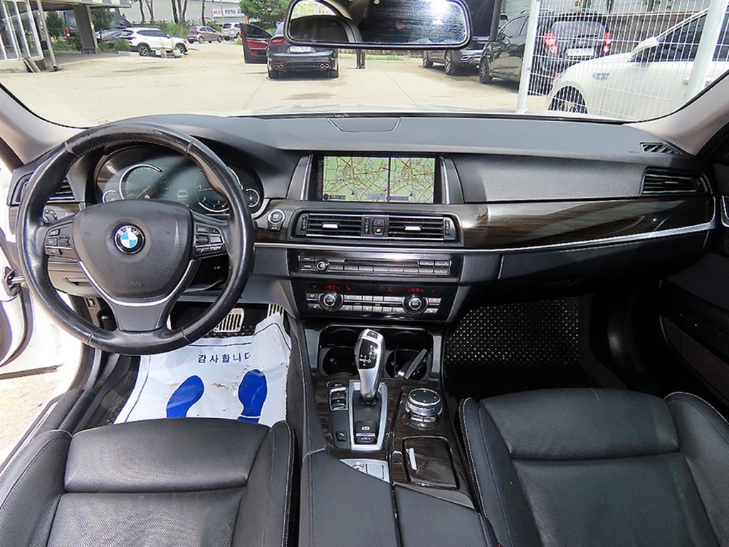 BMW 5-Series — photo 07