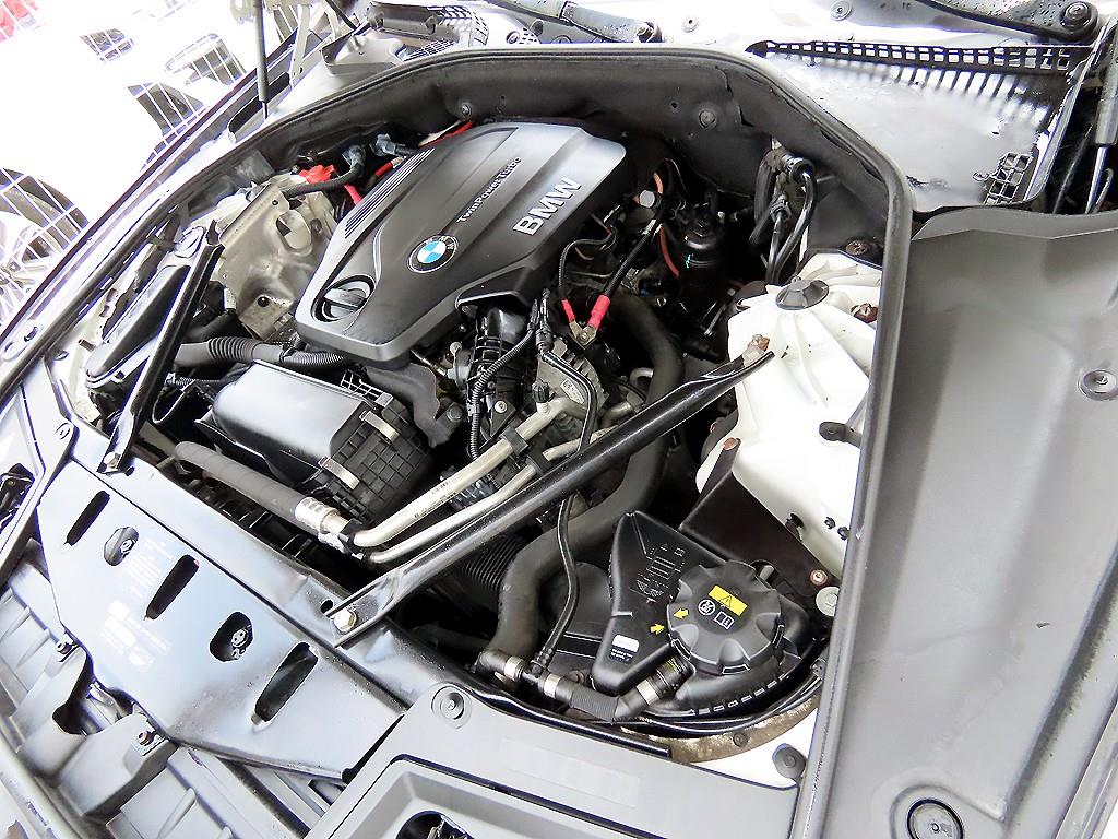 BMW 5-Series — photo 19