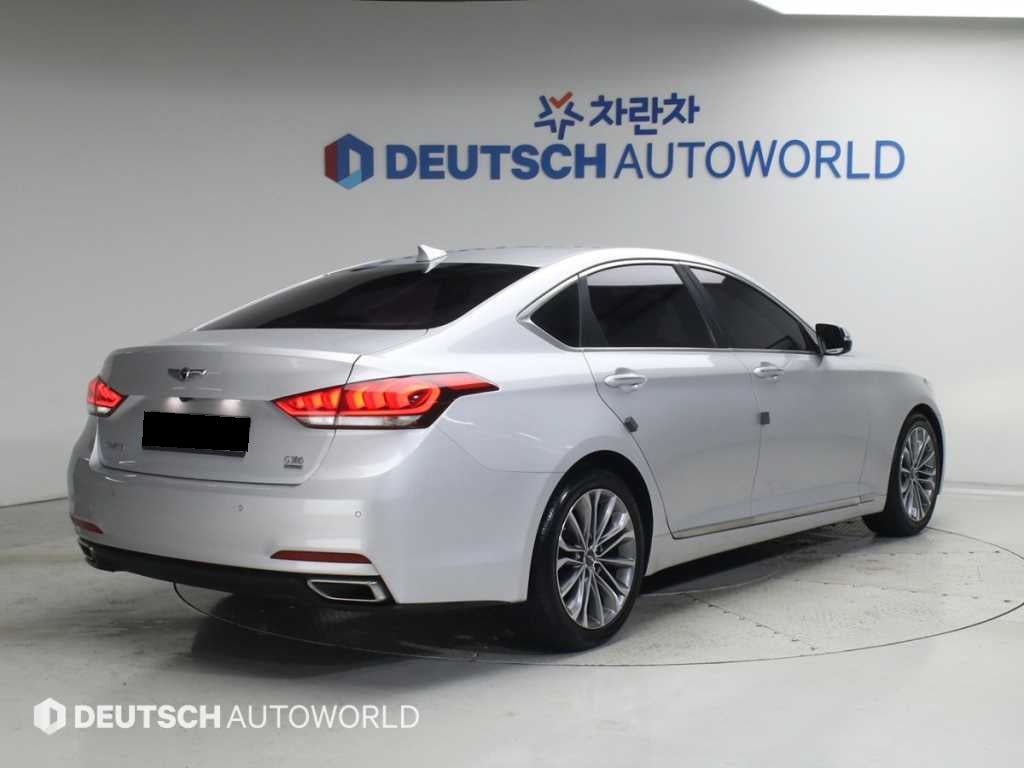 Hyundai Genesis — photo 02