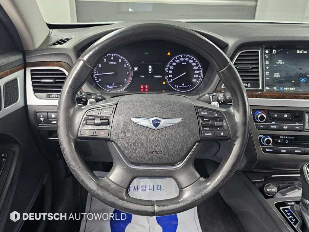 Hyundai Genesis — photo 13