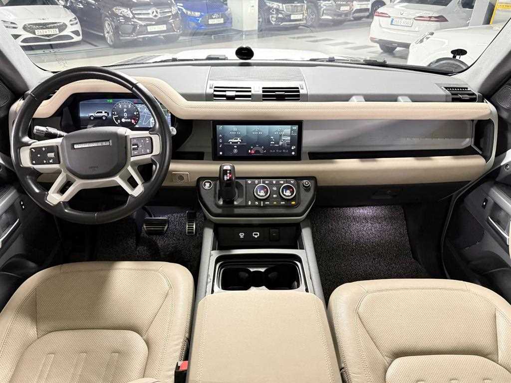 Land Rover Defender — photo 08
