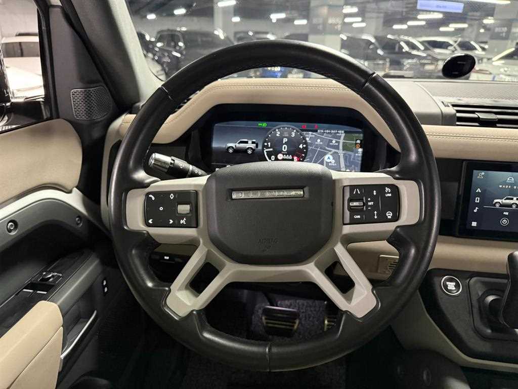 Land Rover Defender — photo 09