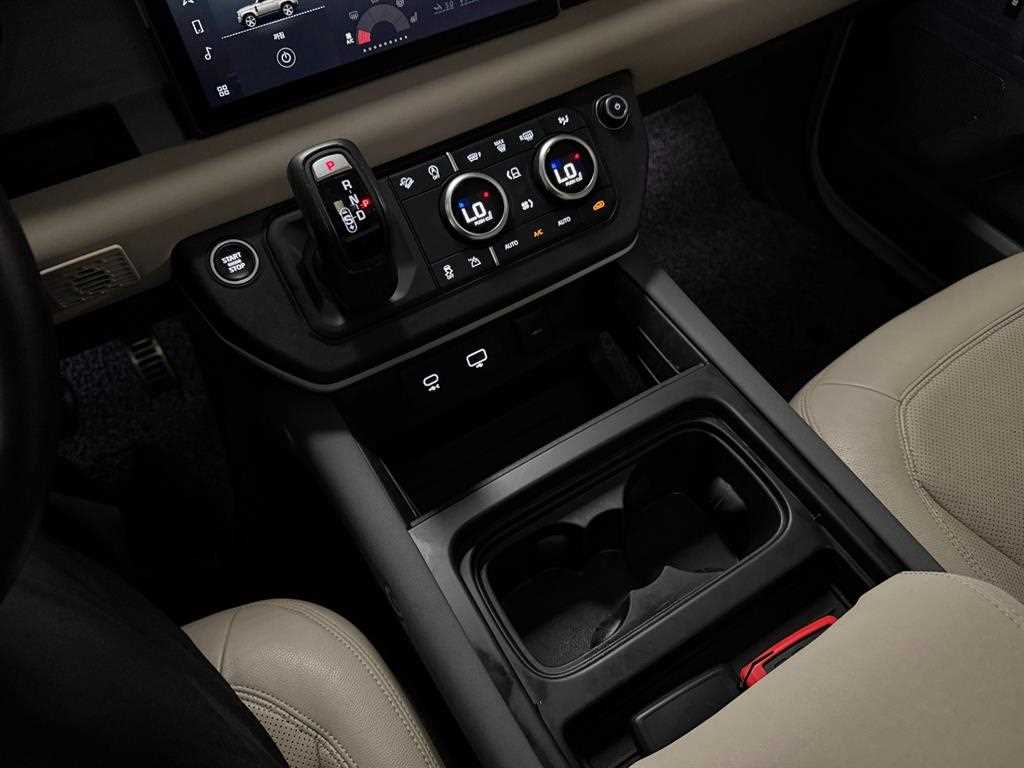Land Rover Defender — photo 15