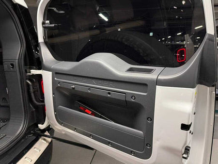 Land Rover Defender — photo 19