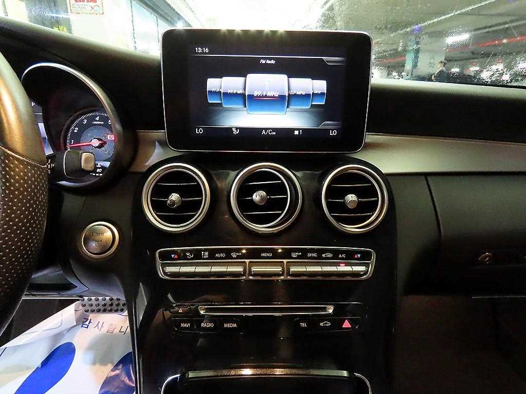 Mercedes-Benz C-Class — photo 13