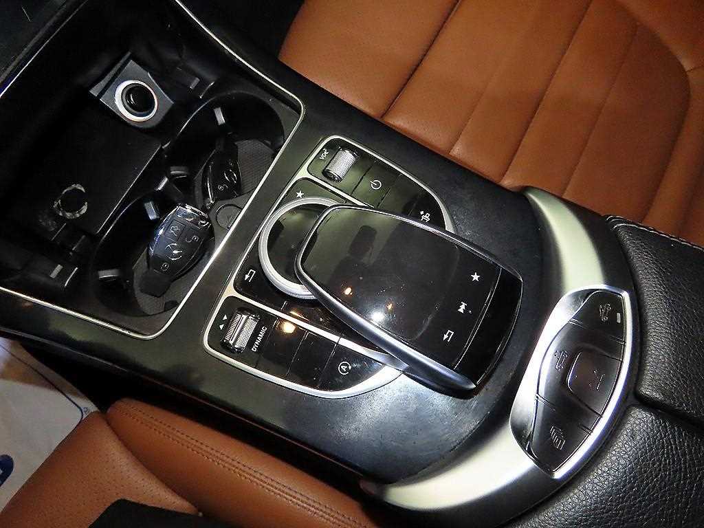 Mercedes-Benz C-Class — photo 15