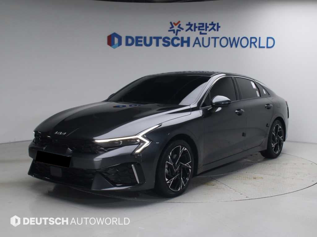 Kia K5 — photo 01