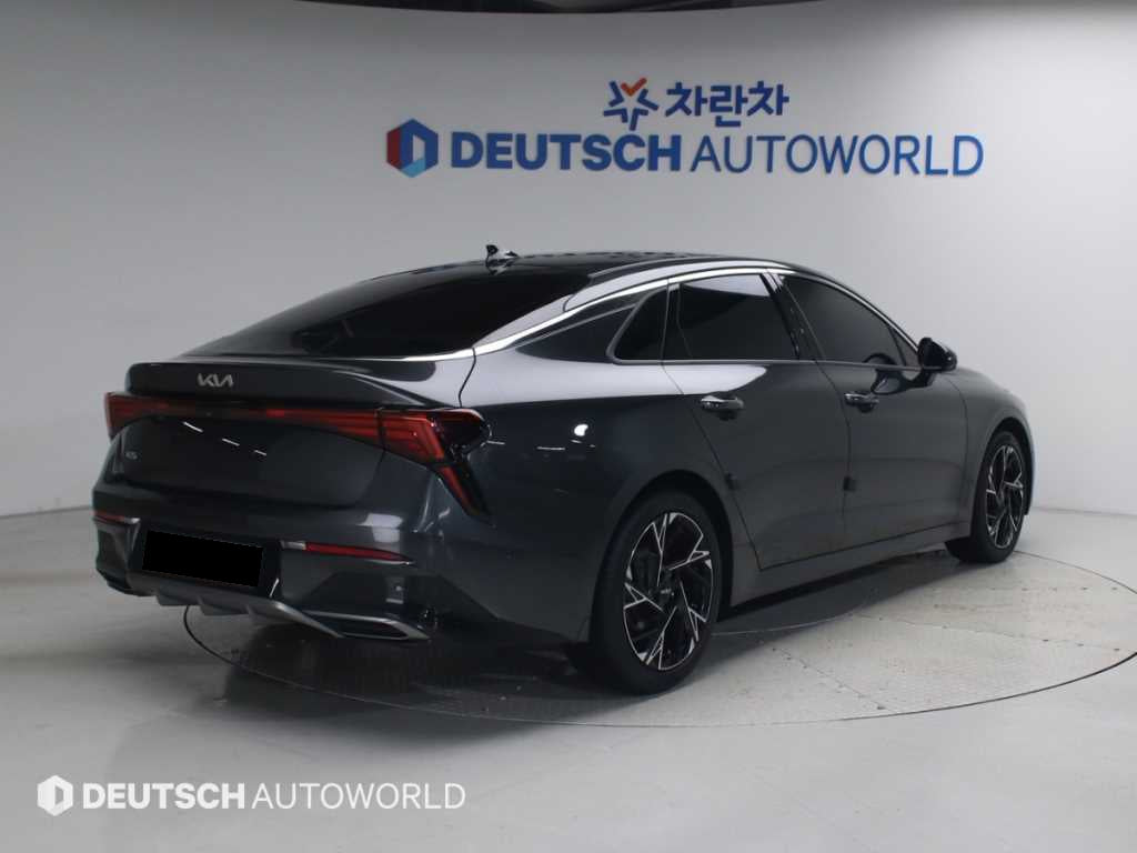 Kia K5 — photo 02