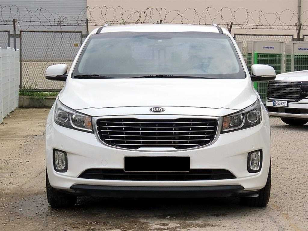 Kia Carnival — photo 01
