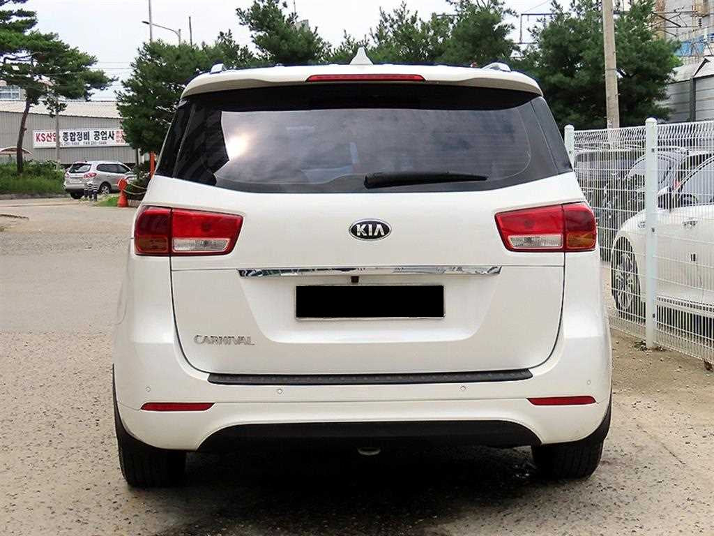 Kia Carnival — photo 04
