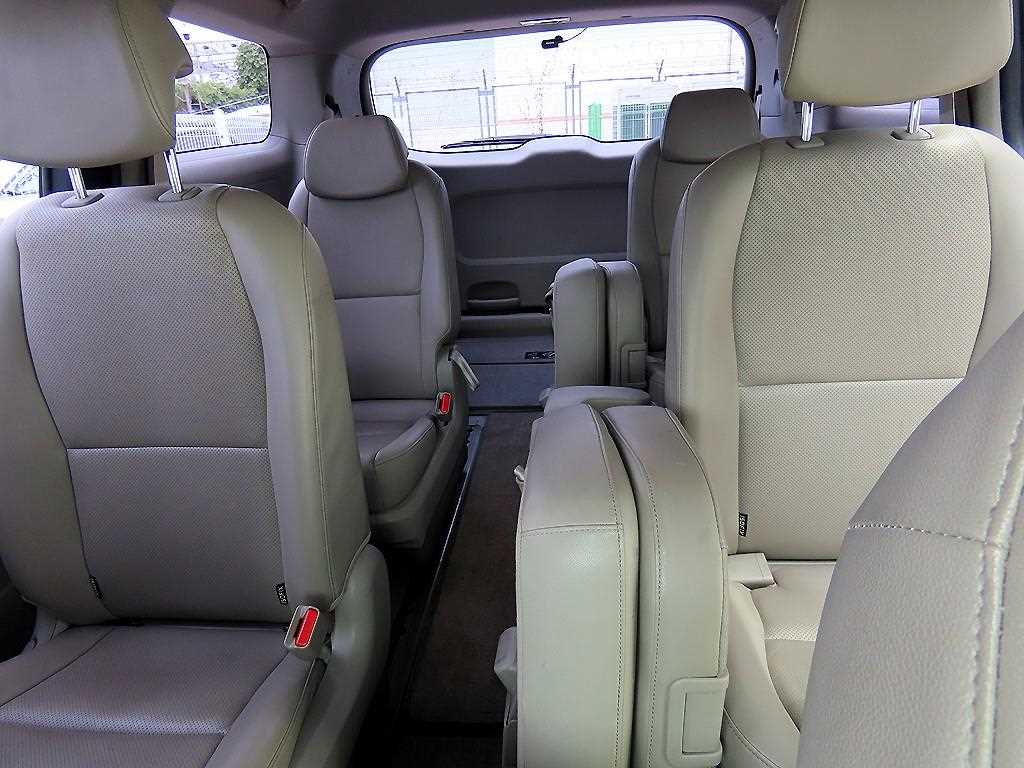 Kia Carnival — photo 07