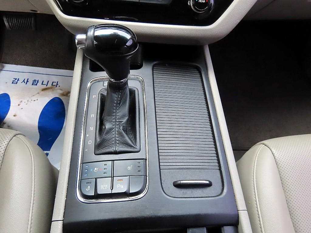 Kia Carnival — photo 11
