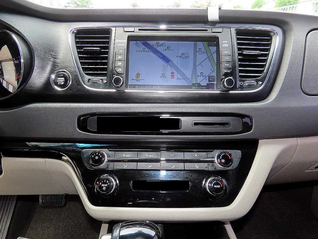 Kia Carnival — photo 14